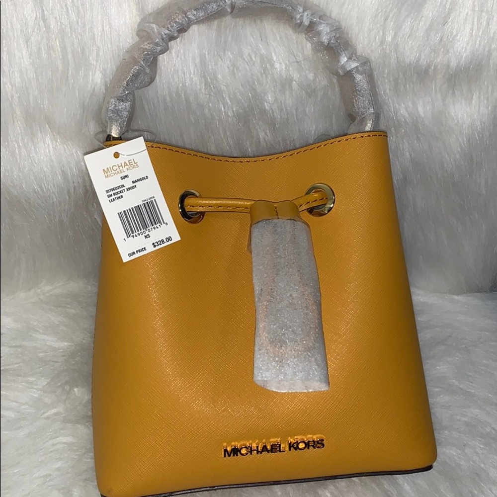 Authentic Michael Kors Small Bucket Bag - Picture 3 of 6
